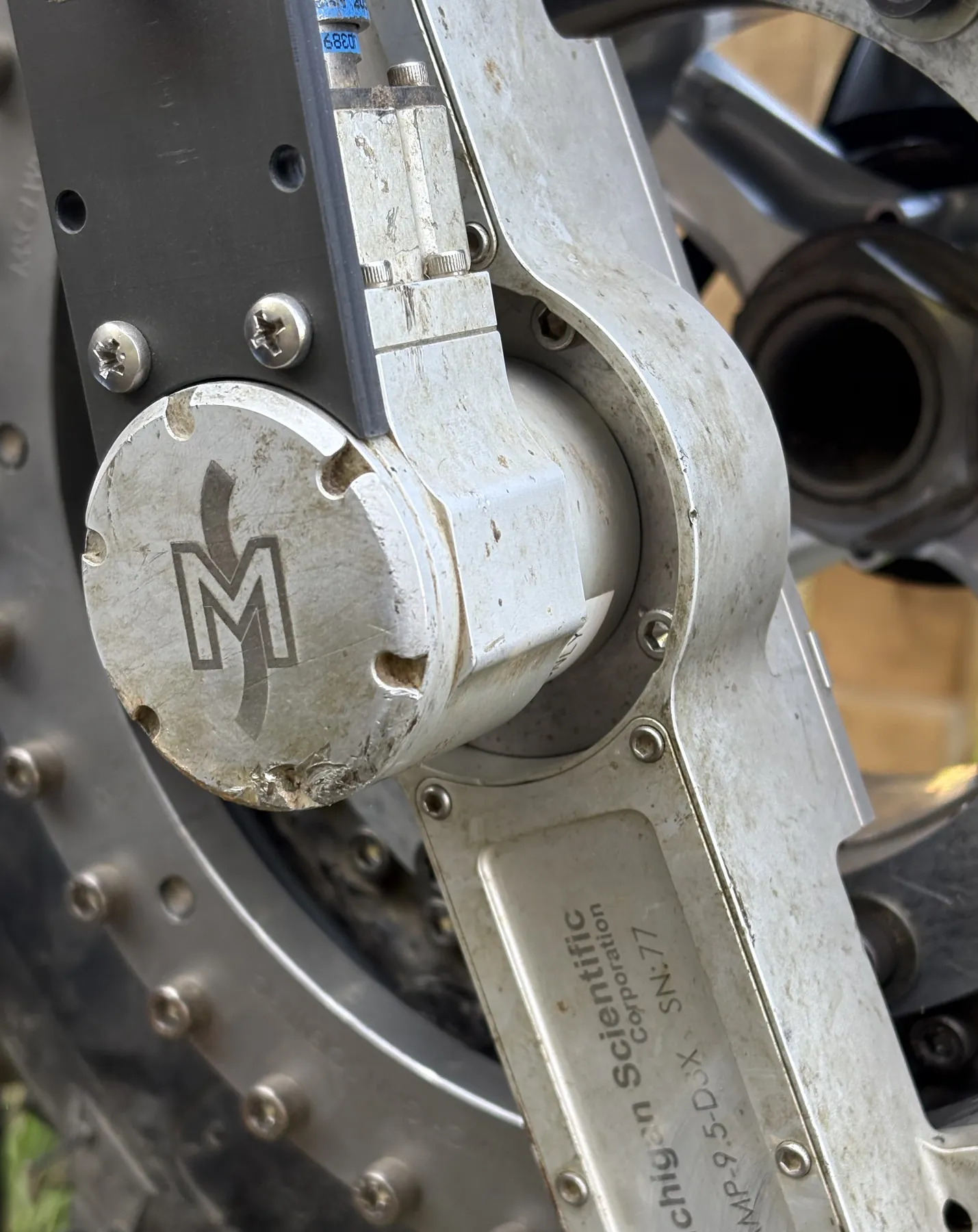 The transducer mounted on the wheel.